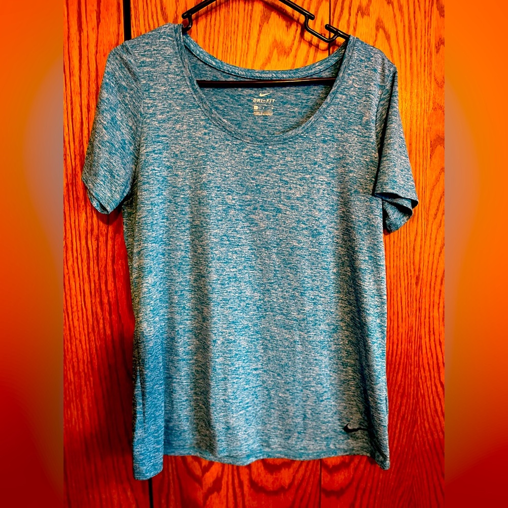 Nike Dri-Fit Women’s T-shirt. Size L